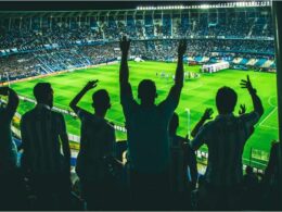 Foto de Hinchas en el estadio de Racing. (Inprotur)