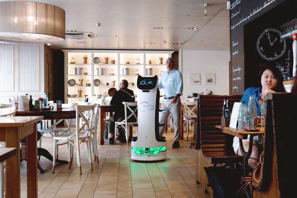 Conocer al robot ayudante de Telsystem, BellaBot